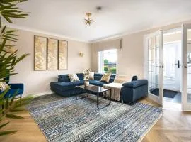 Spacious 3 Bed Home in Glasgow City With Free Parking