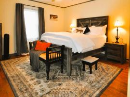 Charming Country Farmhouse Near Natural Bridge, hotel en Stanton