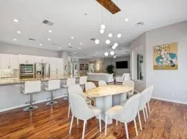 On Sunset Blvd - 5 star retreat