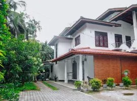 2 Swans Apartment Eluketiya