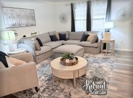 Stay at The Retreat! Gatlinburg-Dollywood, hotel in Sevierville