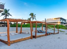 Luxury Romantic Getaway - 1 Bedroom - Steps from the Beach - Bahia Tankah Tulum, hotel di Tulum