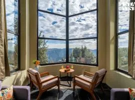 StayVista at Villa Vienna with Lawn & Bonfire