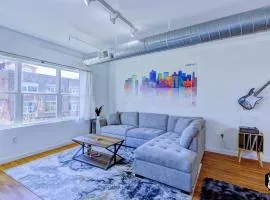 The Stallion #301 - Walk to attractions, Modern Luxe Loft in Downtown Memphis with free covered gated parking