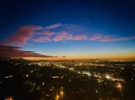 Hollywood hill stunning view cozy private room