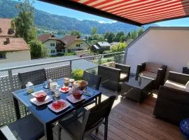with lake view Comfortable holiday residence
