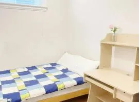 Beautiful place with Kitchen, Washing Machine, Internet near UBC, beach and DT
