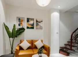 4Brs 20mToHoanKiemLake Central Private OldQuarter