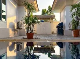 Luxurious Poolside Retreat in Bang Saray