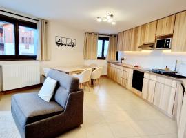 Charmant appartement au cœur de Montalbert avec balcon et parking privé, proche des pistes - FR-1-755-33, Hotel in Montalbert