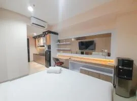 Elegant and Comfortable Studio Patraland Amarta Apartment By Travelio
