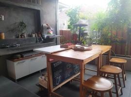 Homestay Omah, ξενοδοχείο σε Ταμπανάν
