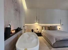 Sobe Six On 7 - Luxury Apartments & Rooms