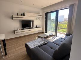 Brand New 2 Bedroom Apartment in Ħal Safi, hotel v destinaci Safi