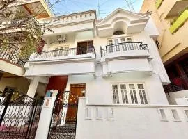 Yepplo Holiday Home - BANGALORE - 3BHK Private Villa with complimentary breakfast