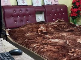 Pine Guest House sawan tangmarg, villa en Tangmarg