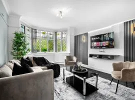 Spacious 5 Bed House - 11 Guests - Free Netflix - Parking 316C