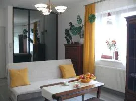 Przytulny Apartament z Parkingiem na przedmieściach Wrocławia by Noclegi Renters