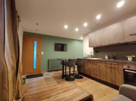 Appart avec Jardin & Vue Montagne - Proche Ski Briançon Serre Che, hotel i Villar-Saint-Pancrace