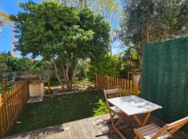 Gîte Les Palmiers L'Escapade Des Flamants Roses, hotel di Mireval