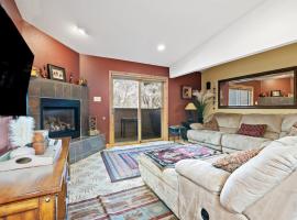 Perfectly Located Beaver Creek Vacation Home, Hotel in Avon