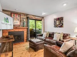 Modern Mountain Riverfront Condo, Walk to Lift