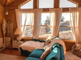 Breathtaking ViewsTwo Bedroom Cabin with Hot tub