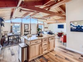 Amazing 5BR Hot Tub Game Room Mountain Views، فندق في فيربلي