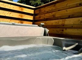 Balor 1 - Hot Tub-Perth-Pets, cabin in Perth