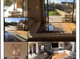 Maison lumineuse avec grand jardin, à 15 minutes de Paris et à 10 minutes de La Défense