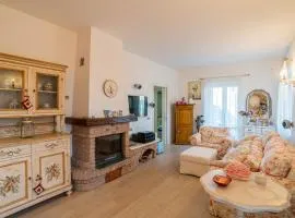 Romantic apartment in the green close to Bellagio