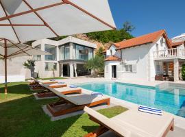 Luxury Villa Karmen with pool & spa zone, hotel en Ričice