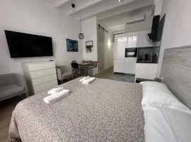 A H Rentals Monet estudio