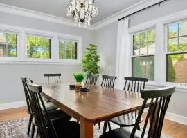 Elegant 3BR Oasis in Dundee Close to Downtown