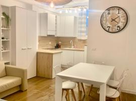 La petite maison a 20 mt dal mare, Hotel in Varigotti