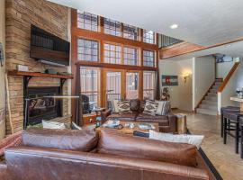 HotTub-Elkpoint-True Ski In Ski Out Family &Pet Friendly, Hotel in Durango Mountain Resort