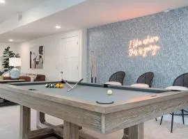 Stunning 5BR Villa Large Hot Tub & Scenic Yard