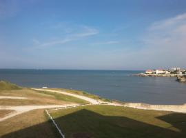 Royan accès direct à la plage, hotel v destinaci Royan