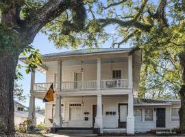 Old Dauphin Way Historic Home - Unit 2，位于莫比尔的酒店