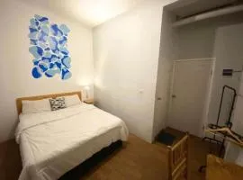 Black and Putih Stay