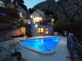 Family friendly house with a swimming pool Makarska - 22882
