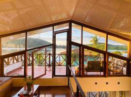 CASA DINIS - Loft - With View Bahia de Portobelo, vila v destinaci Portobelo