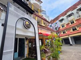 Phunaya Phuket Oldtown Hotel