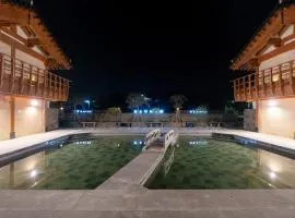 Wanggyeong Hanok Poolvilla