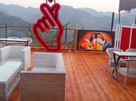 Bollywood Hotel, hotel in Solan