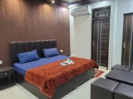 Hotel Paradise - Hazrat Nizammuddin Railway Station