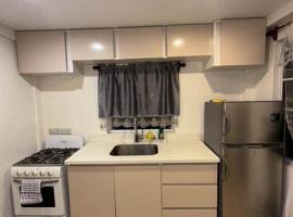 1BR Inland Oasis, hotel v destinaci Saint Paulʼs