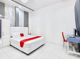 RedDoorz Near RS UMMI Bogor, hotel en Slada