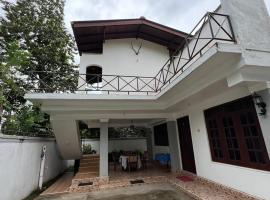 Ravi Guset Habaraduwa، فندق في Habaraduwa