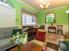 Pass the Keys Spacious home sleeps 9 - walker cyclist retreat